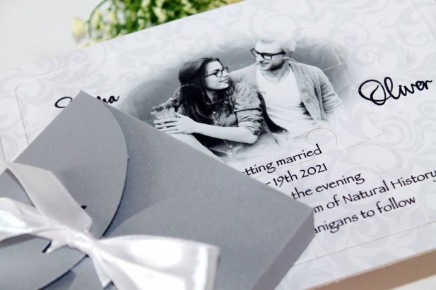 esküvői meghívó fényképpel puzzle formátumban-bent