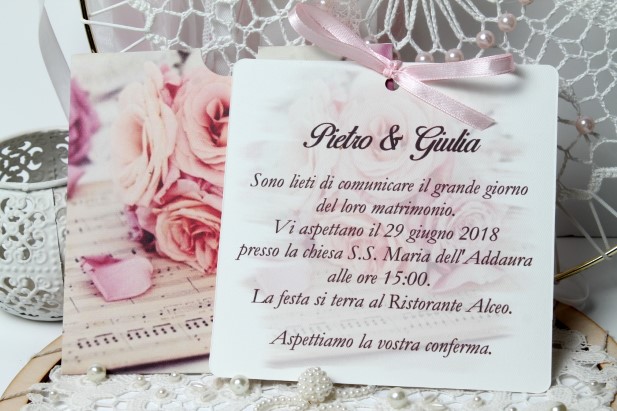 vintage esküvői meghívó rózsa motívummal-bent